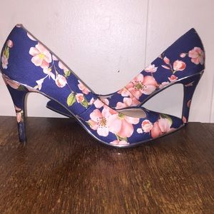 Floral pumps